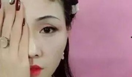 女生化妆娱乐吃瓜酱