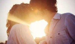 娱乐吃瓜情侣亲吻小说