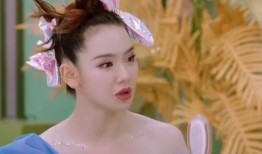 女生化妆娱乐吃瓜酱